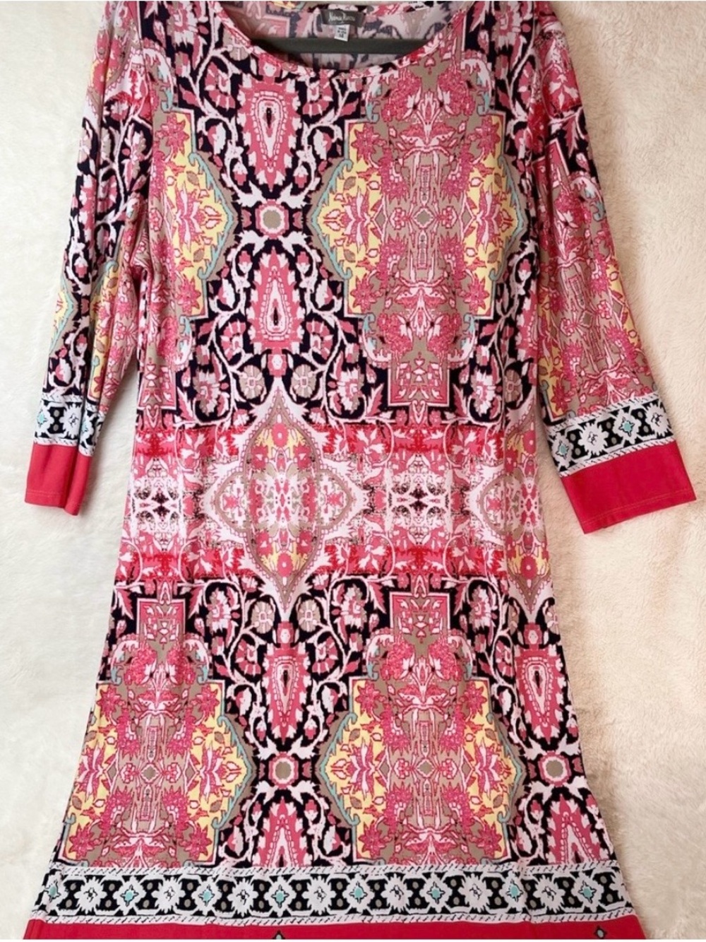 Neiman Marcus Red & Pink
Printed Long Sleeve Shift Dress - Women's Size 14 -EUC